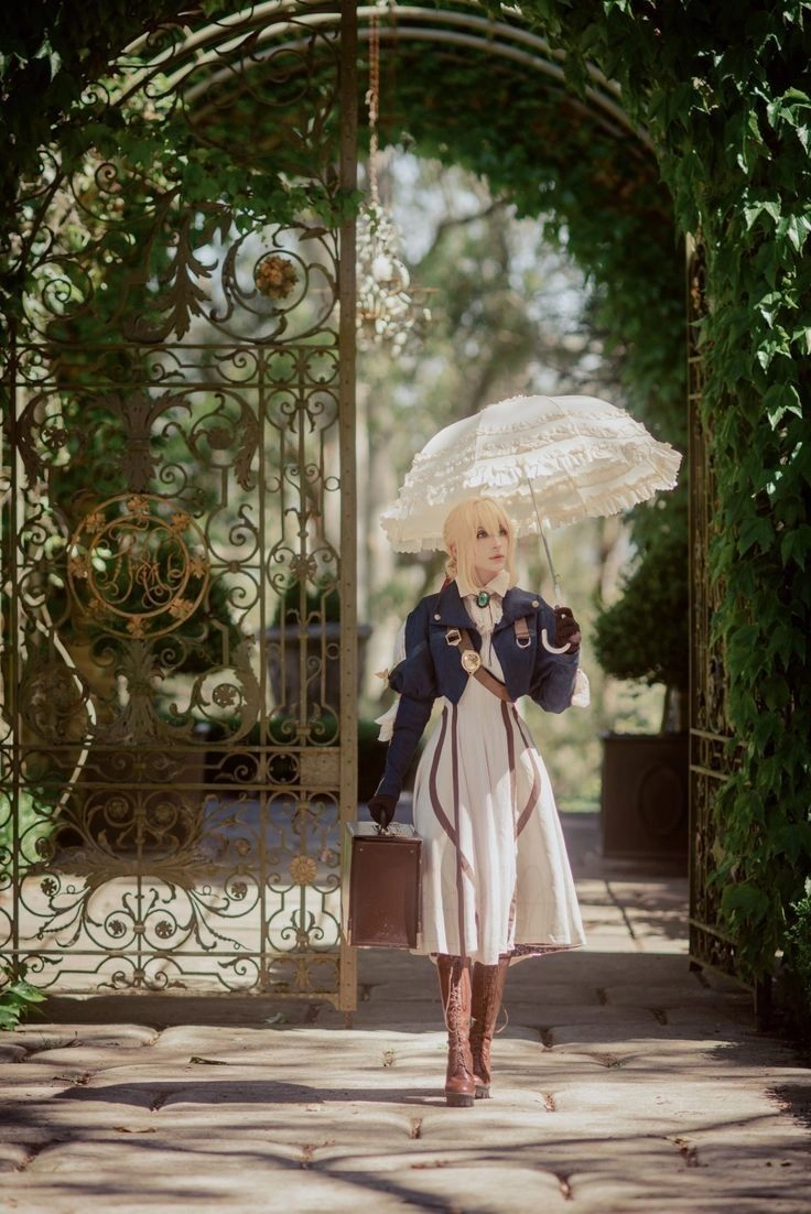 Violet Evergarden cosplay được yêu thích nhờ độ chuẩn chỉnh