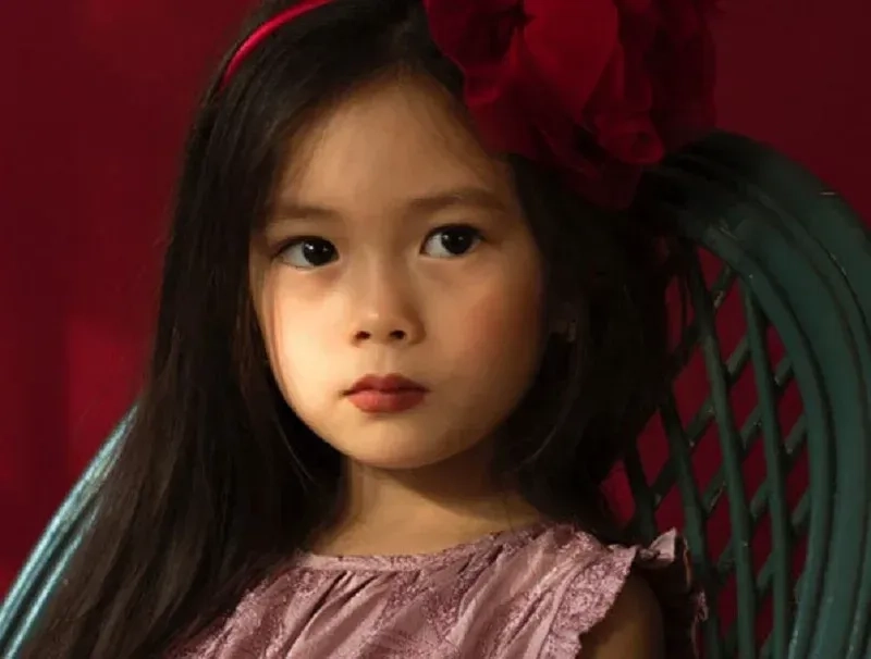 Hình nền bé gái dễ thương cho điện thoại đẹp nhẹ nhàng