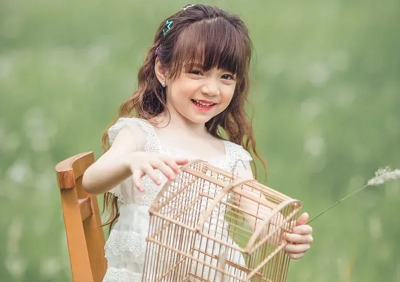 Hình nền bé gái dễ thương HD sắc nét và tinh tế