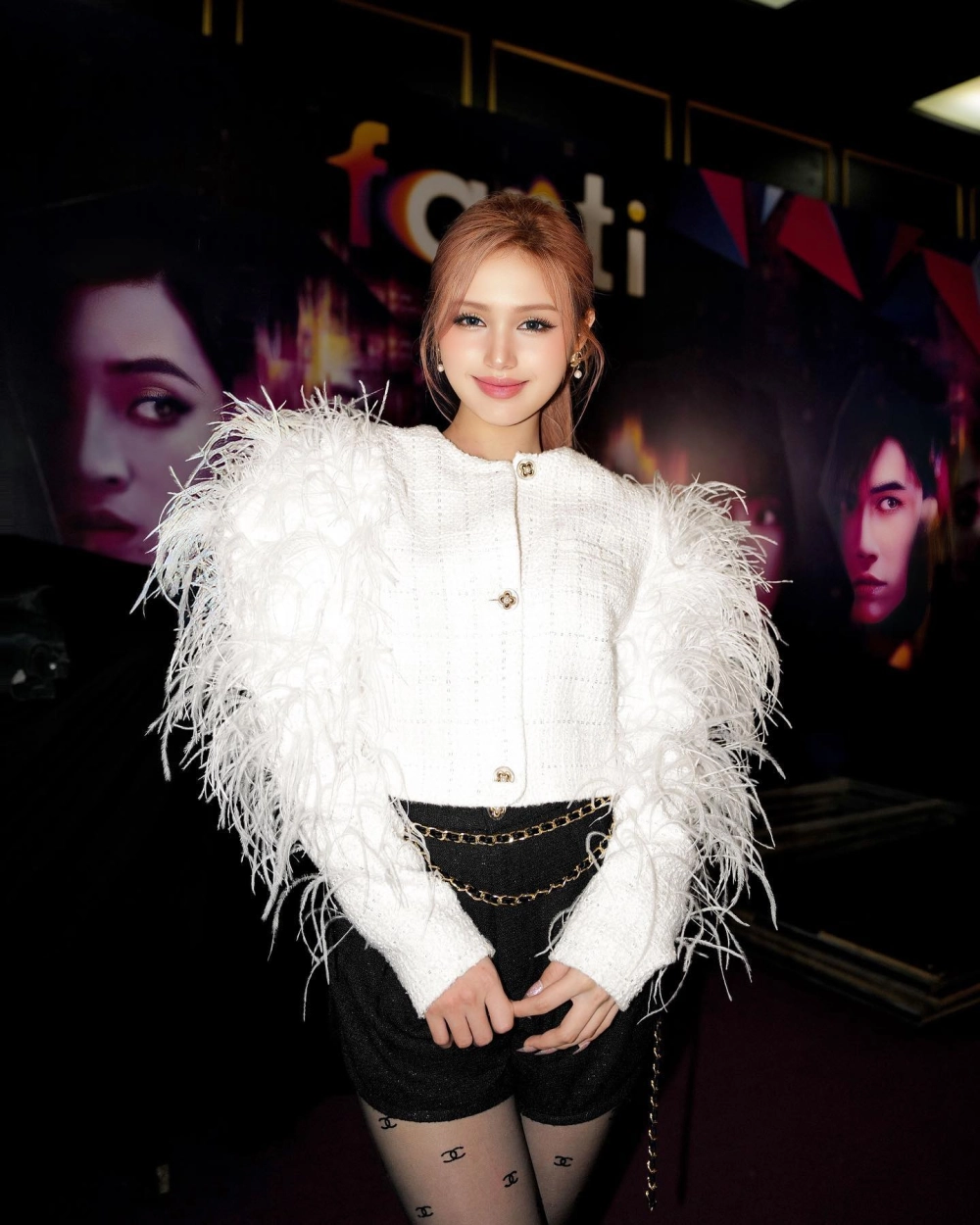 Vẻ đẹp nền nã trong ảnh gái đẹp trung