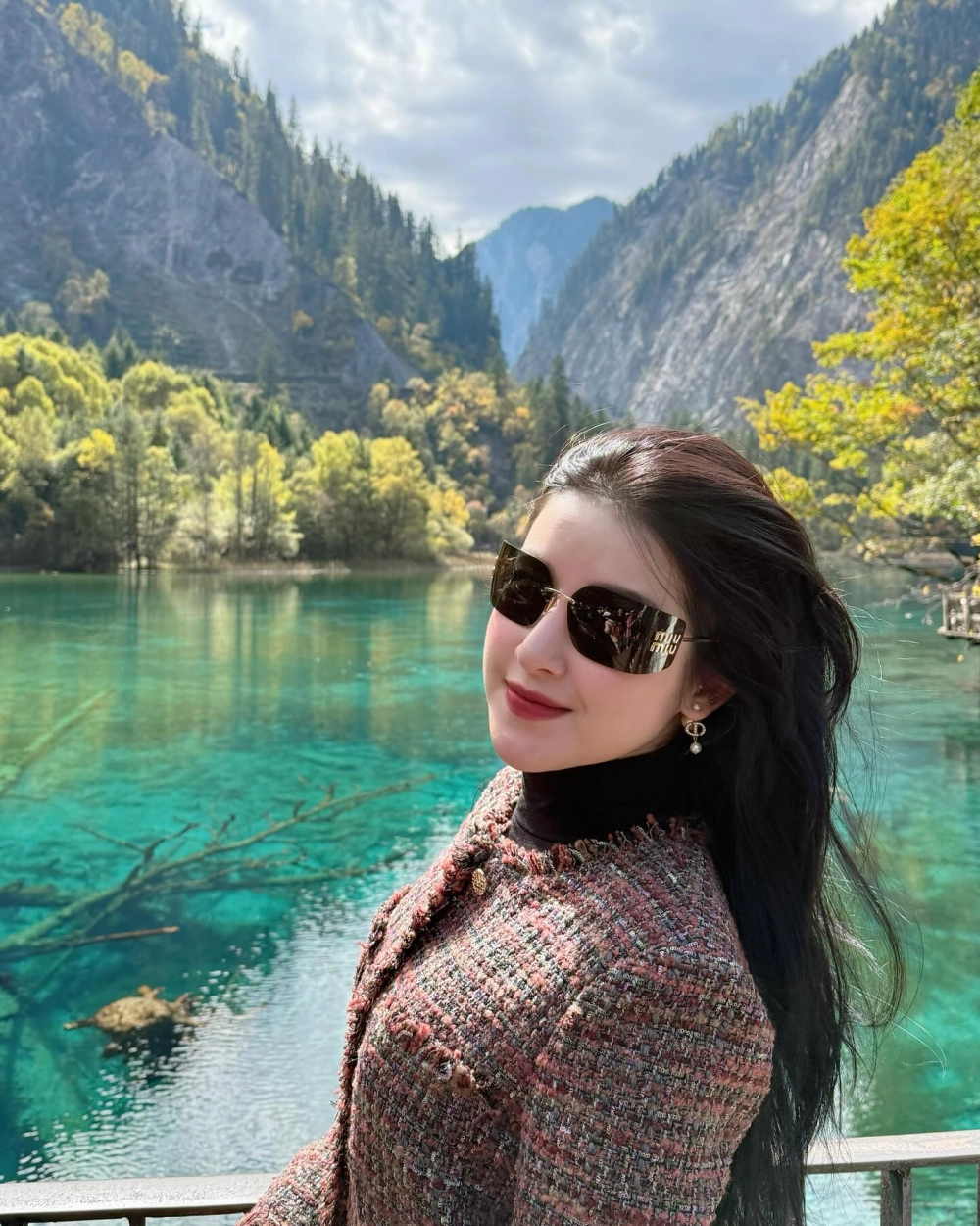 Vẻ đẹp nền nã khi diện á hậu Huyền My áo dài