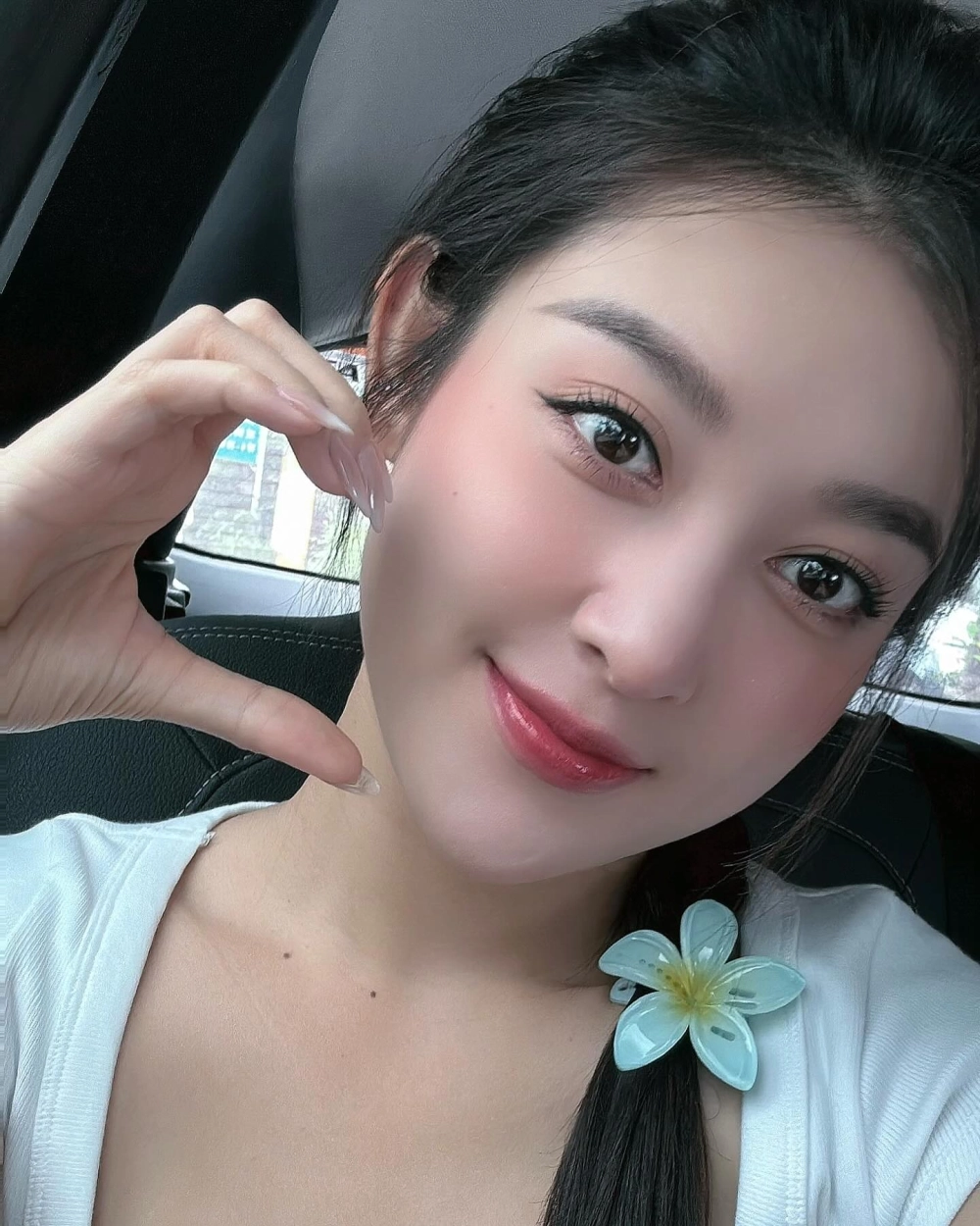 Góc ảnh kiêu sa vẫn đúng chuẩn a hậu Huyền My