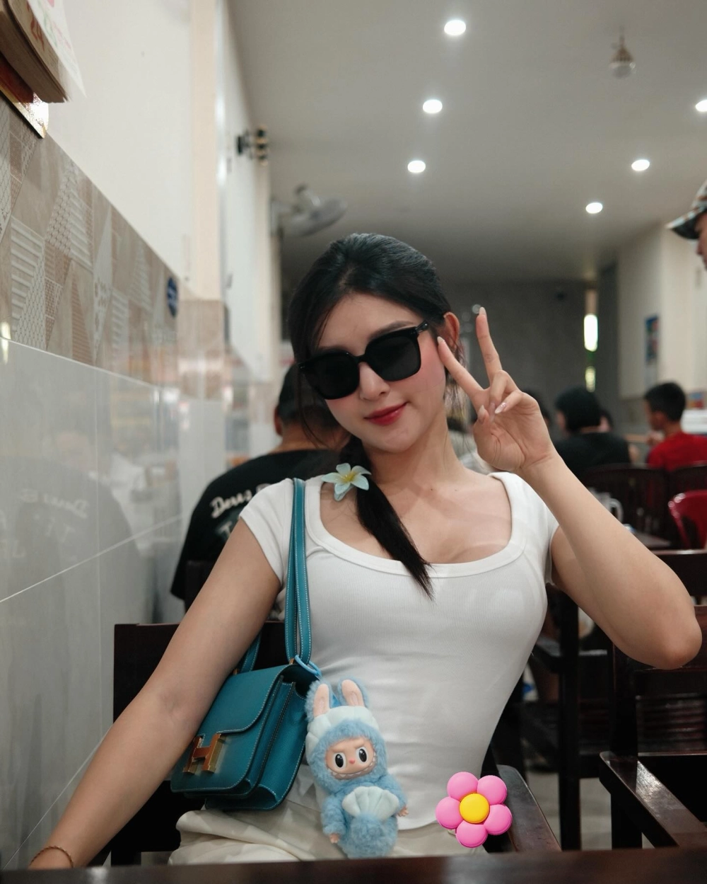 Phong thái nổi bật thường thấy ở hoa hậu Huyền My