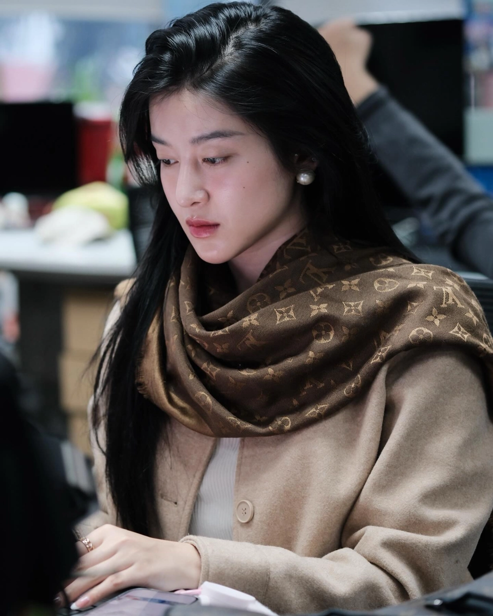 Visual tinh khôi nổi bật trong Huyền My áo dài trắng