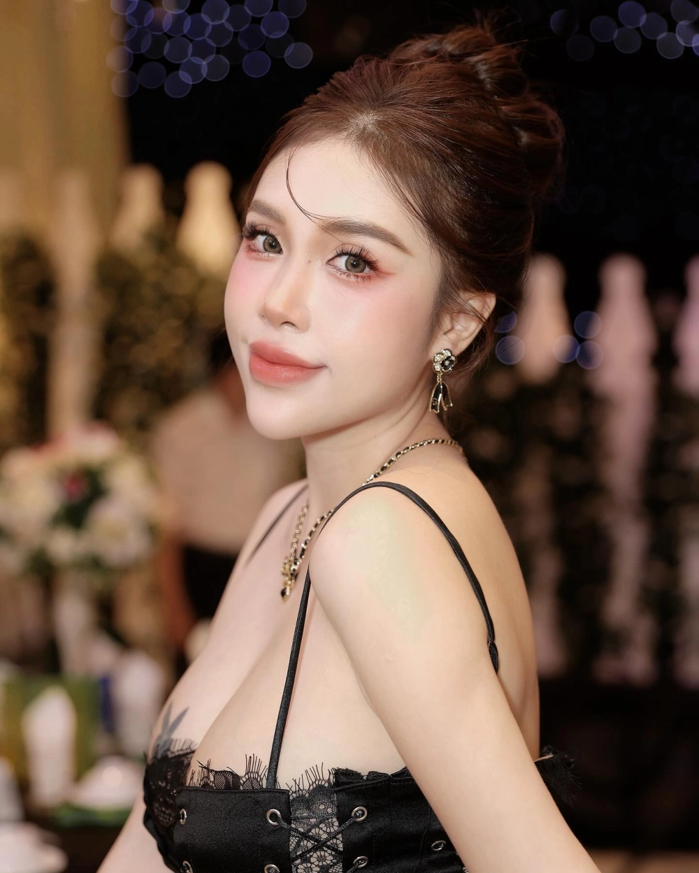 Ảnh chụp toàn thân làm nổi bật chiều cao của Pinky Bảo Trân