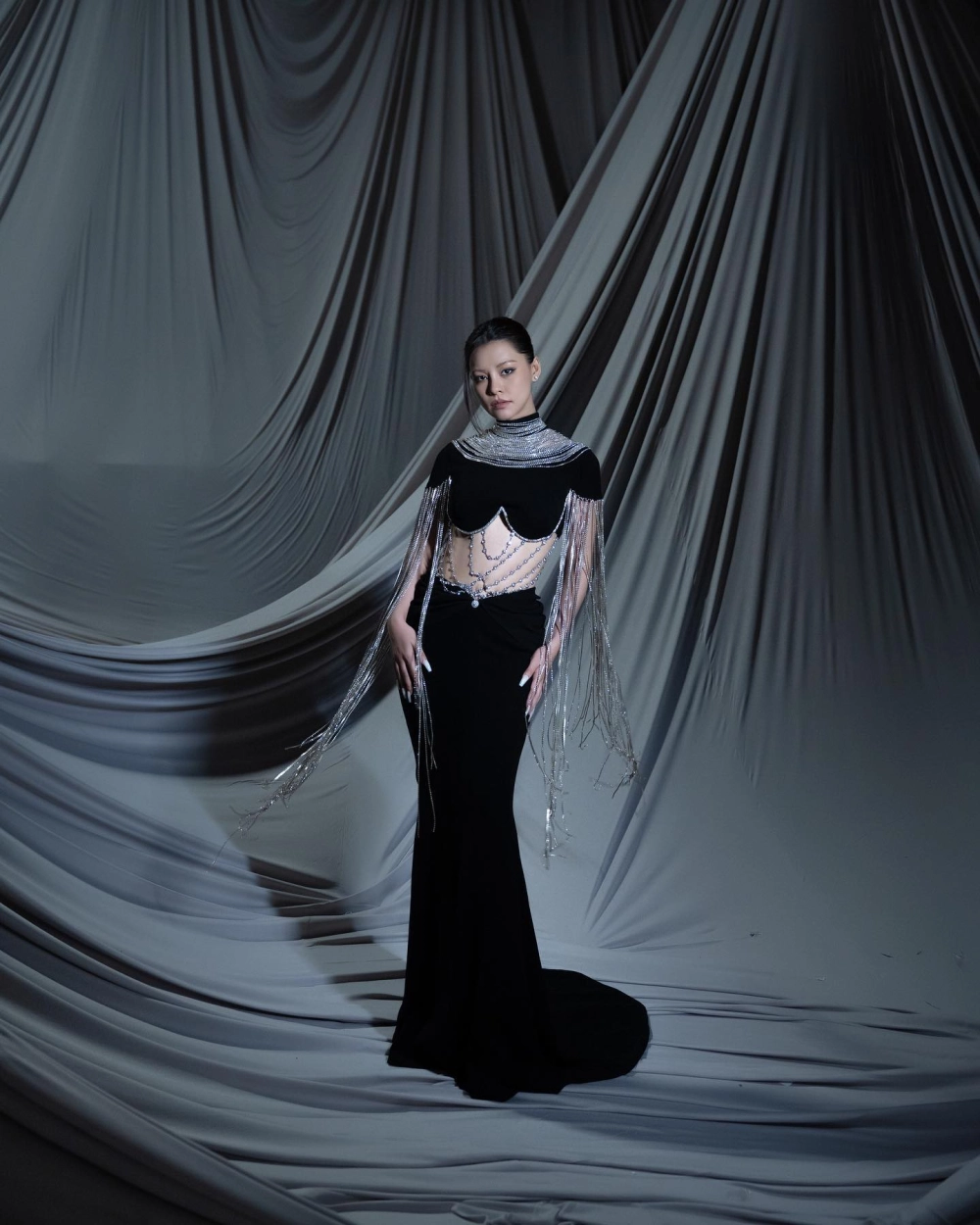 Visual gai góc thể hiện chủ đề cấm đoán Bùi Lan Hương