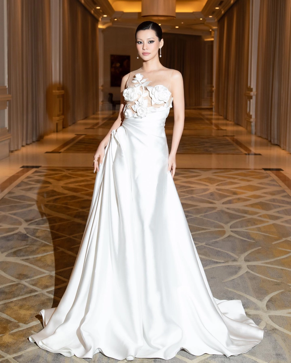 Visual mộng mị đúng chất nhạc Trịnh trong Hạ trắng Bùi Lan Hương