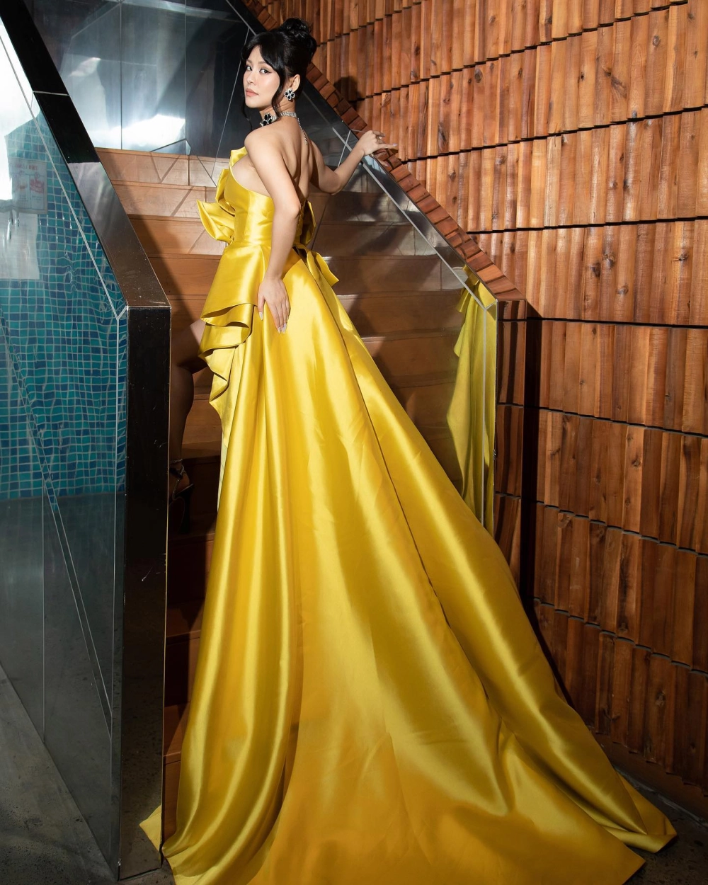 Khung hình cổ trang hiện đại hòa quyện trong Kiều mệnh khúc Bùi Lan Hương