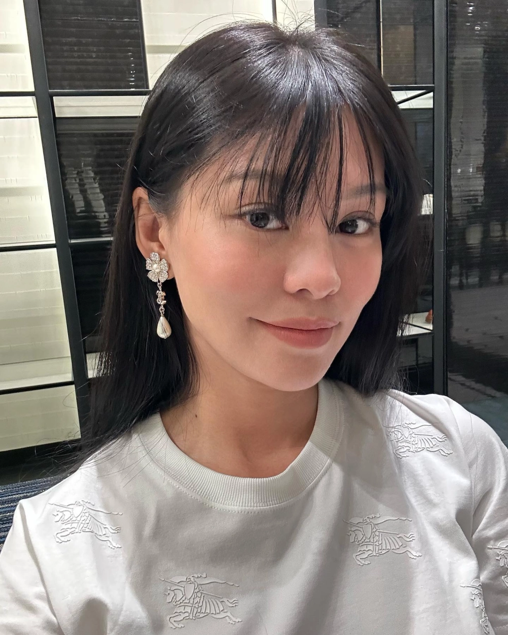 Visual gợi cảm, quyến rũ khiến fan hỏi nhau Bùi Lan Hương có chồng chưa