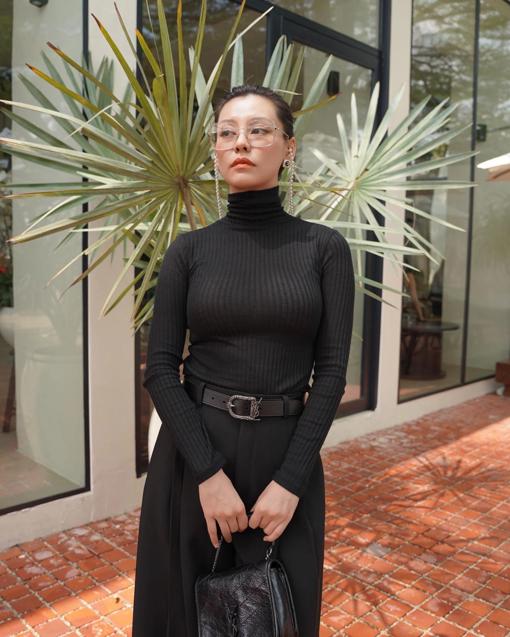 Sắc thái đầy mê hoặc trong MV Mê muội Bùi Lan Hương