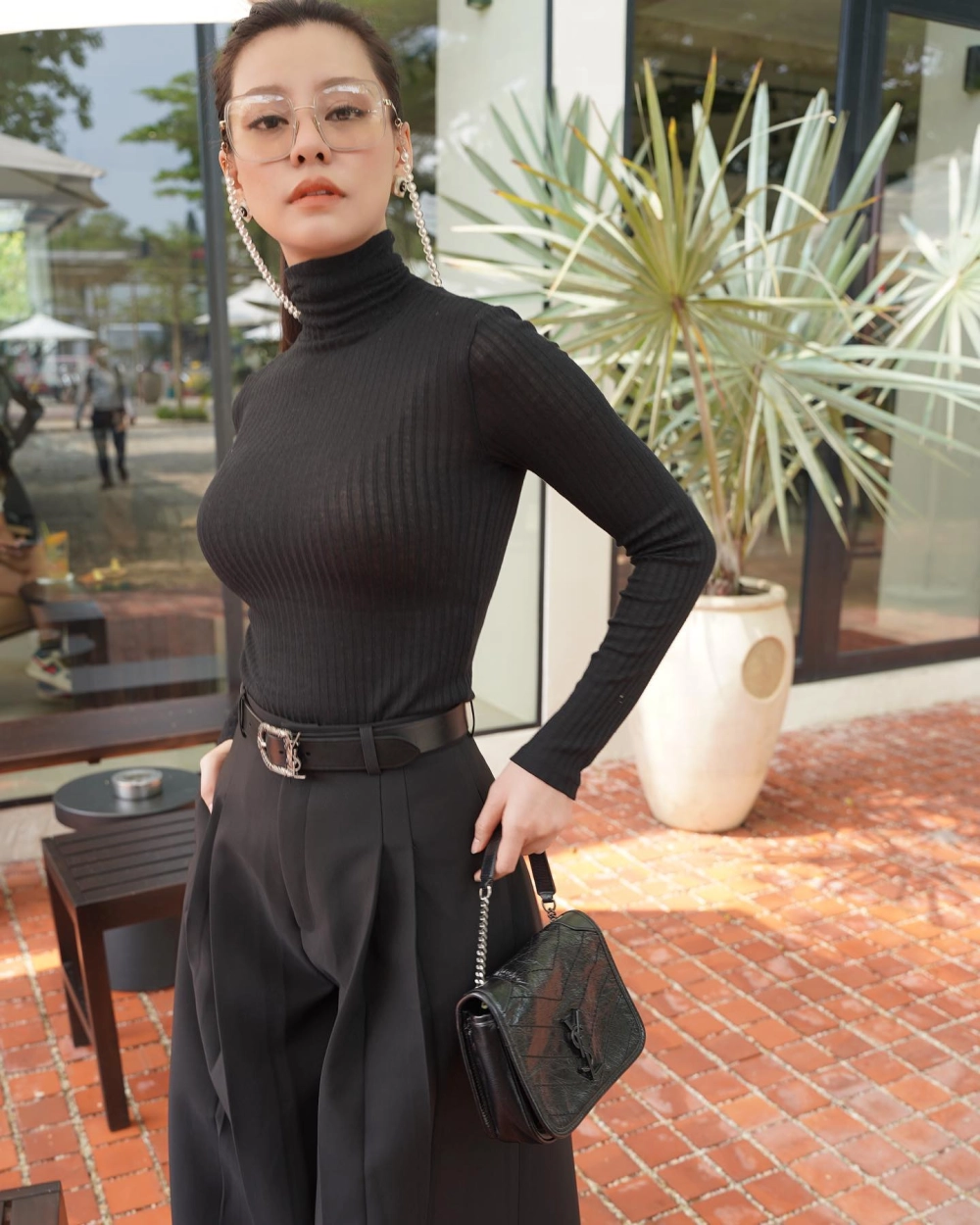 Thần thái sang trọng, cuốn hút của chị đẹp Bùi Lan Hương