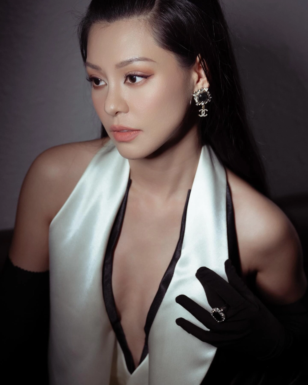 Hình ảnh sâu lắng gắn liền với May mắn Bùi Lan Hương lyrics