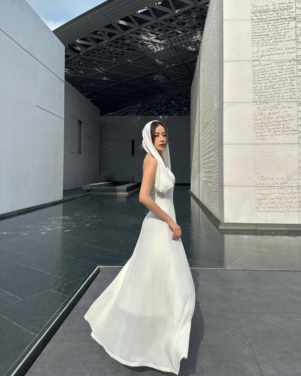 Hình ảnh cổ tích trong MV Anh Ơi Ở Lại Chi Pu