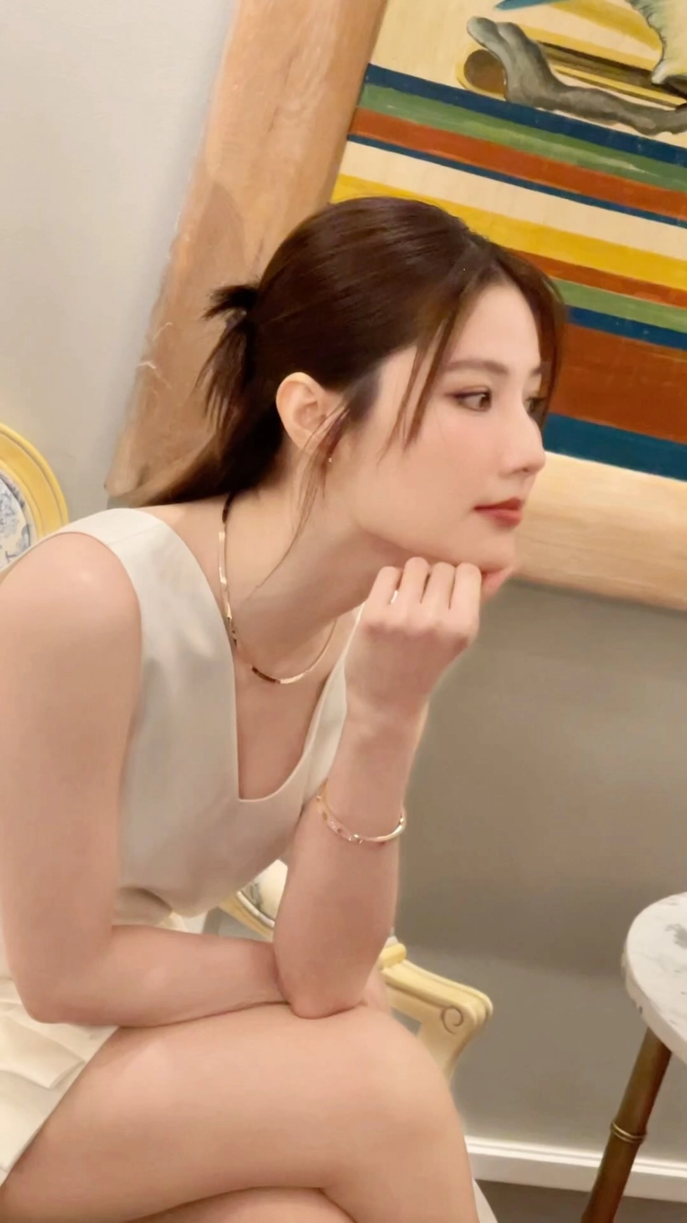 Visual đặc sắc khiến dân mạng tìm hiểu Diễm My 9X là ai