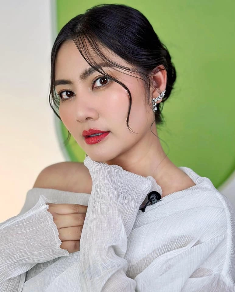 Góc nghiêng thanh tú của nữ diễn viên Ngọc Lan