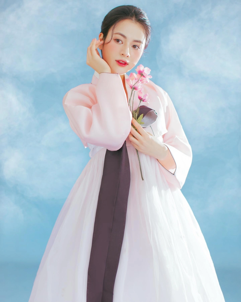 Bộ sưu tập hình ảnh diễn viên Việt Hoa đầy thần thái