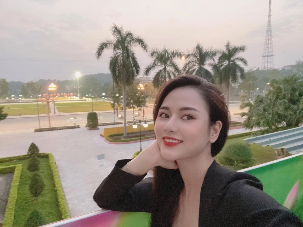 Nhan sắc nổi bật giải đáp câu hỏi diễn viên Việt Hoa là ai