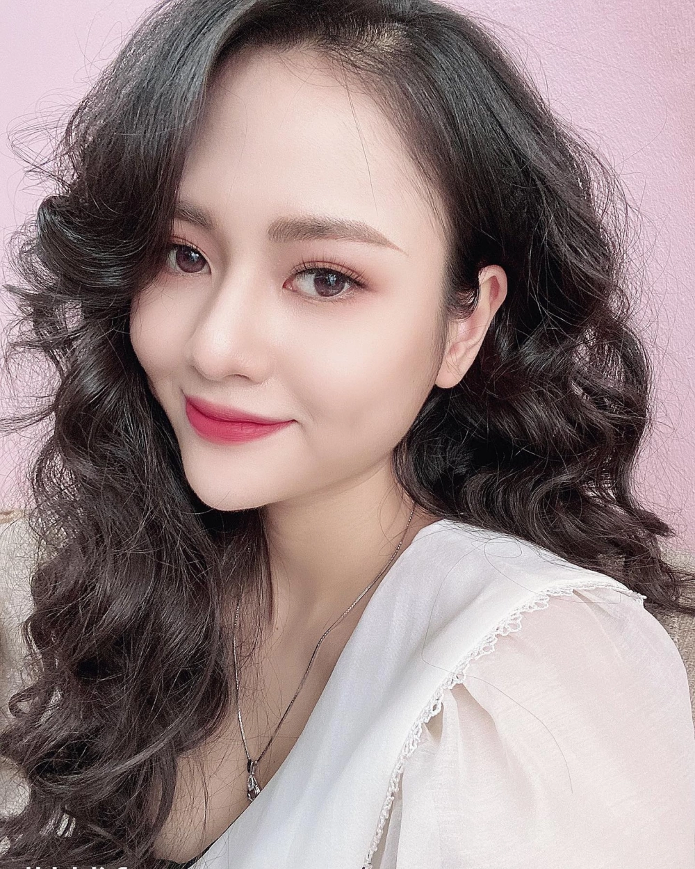 Ảnh đời thường khiến nhiều người hỏi diễn viên Việt Hoa sinh năm nào