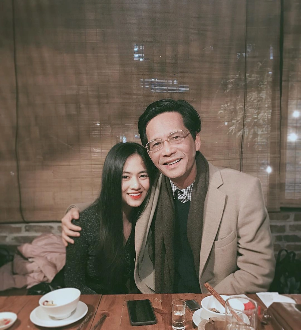 Ảnh khiến ai cũng thắc mắc diễn viên Việt Hoa cao bảo nhiều