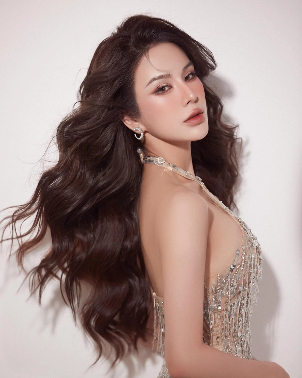 Khoảnh khắc nhẹ nhàng bên ly trà sữa Diệp Lâm Anh