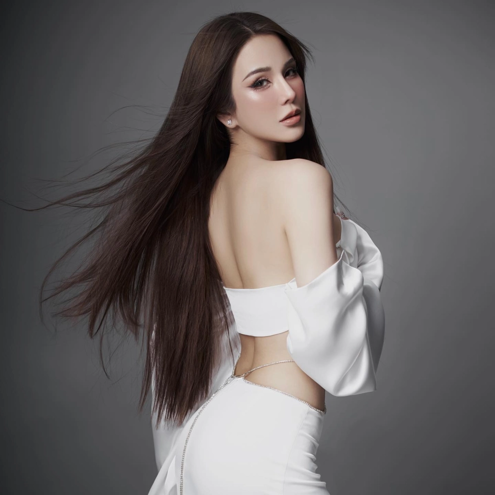 Dáng vẻ trẻ trung khiến nhiều người hỏi Diệp Lâm Anh sinh năm bao nhiêu