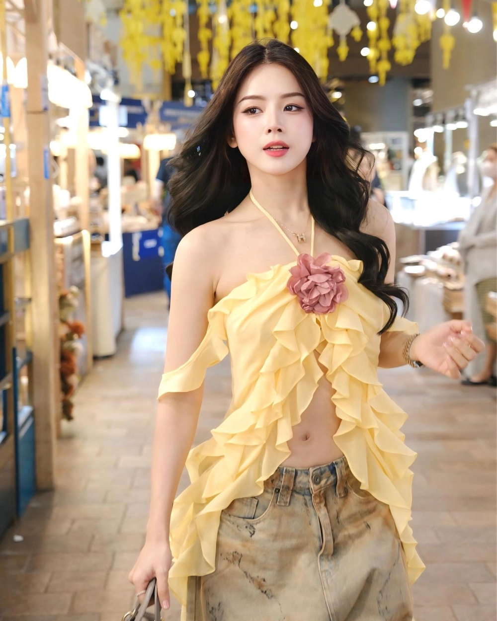 Chiêm ngưỡng cô gái xinh đẹp, nụ cười rạng rỡ khiến ai cũng xao xuyến