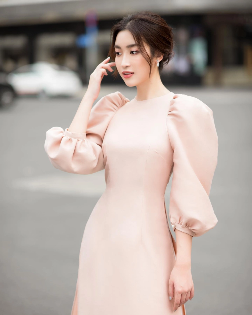 Trang hoa hậu Đỗ Mỹ Linh Facebook thường chia sẻ hình ảnh tích cực