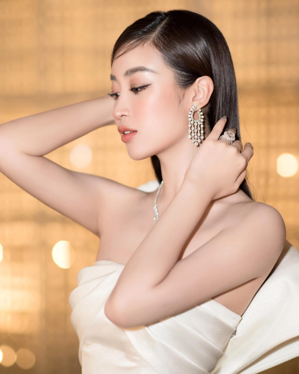 Fan tò mò với cách gọi lạ “hoa hậu Độc Mỹ Linh” trên mạng