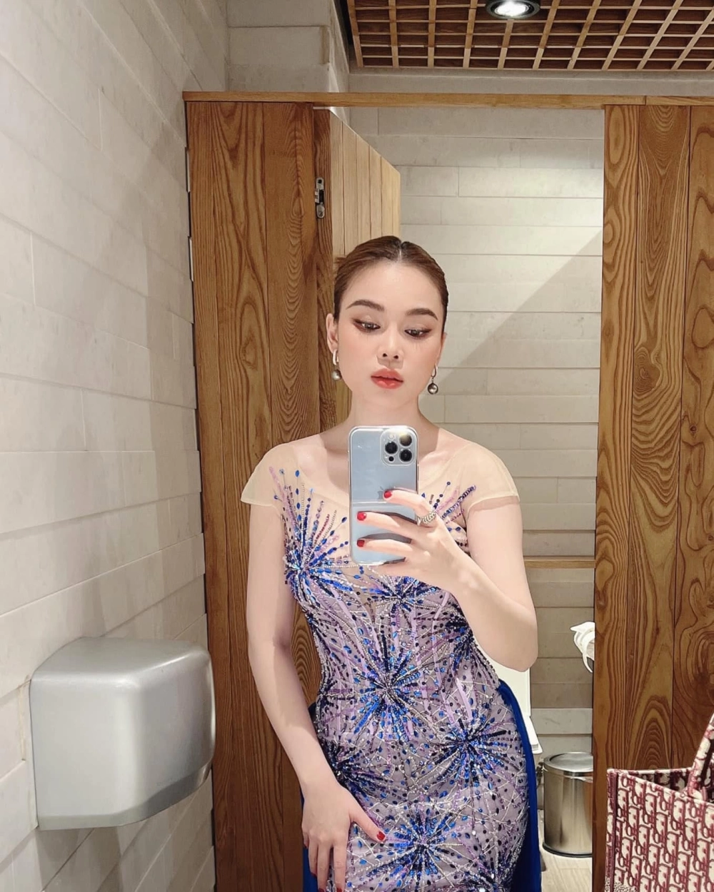 Chân dung gợi nỗi niềm qua lời bài hát Giang Hồng Ngọc có những niềm riêng