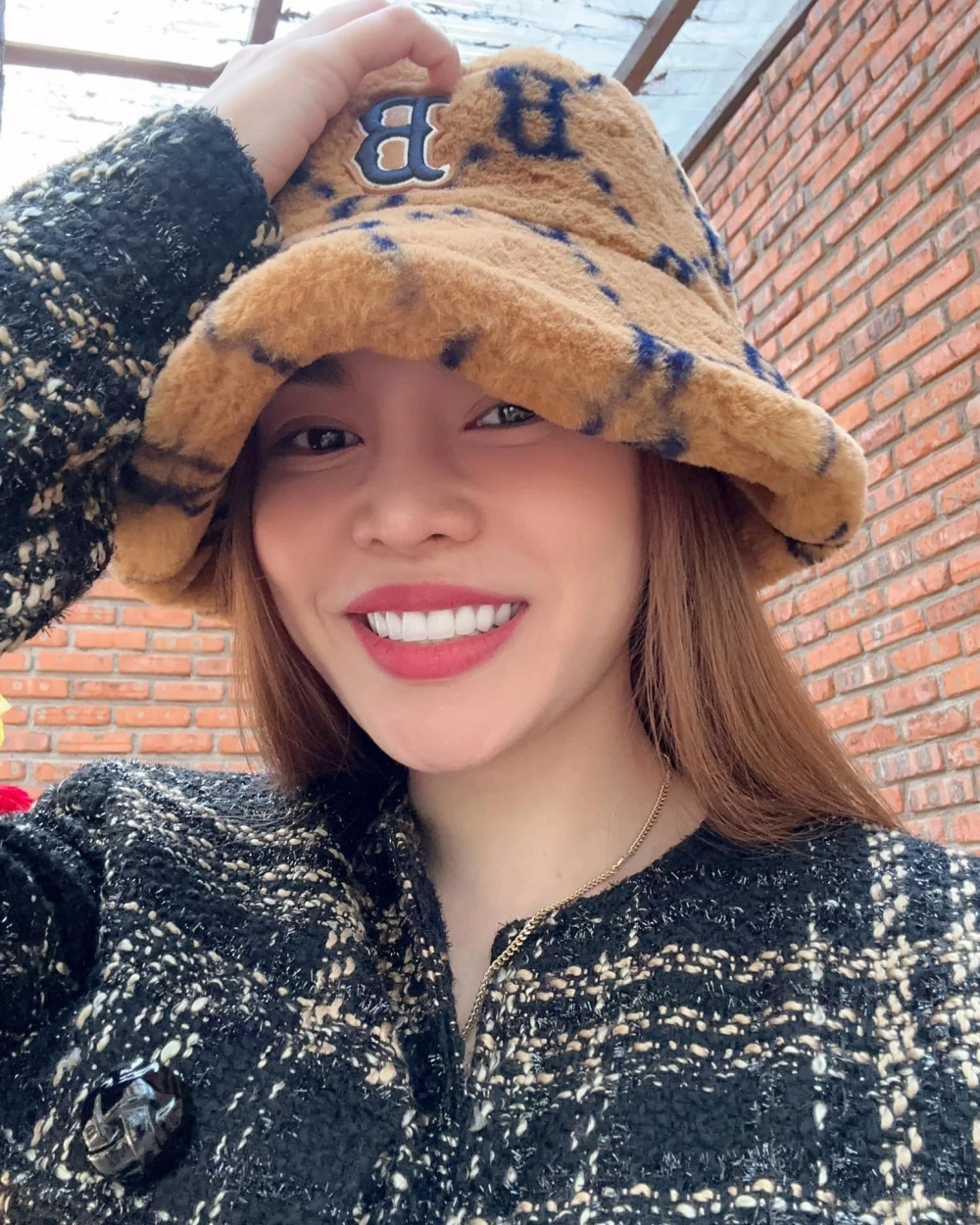 Nhan sắc trẻ trung khiến fan hỏi Giang Hồng Ngọc sinh năm bao nhiêu