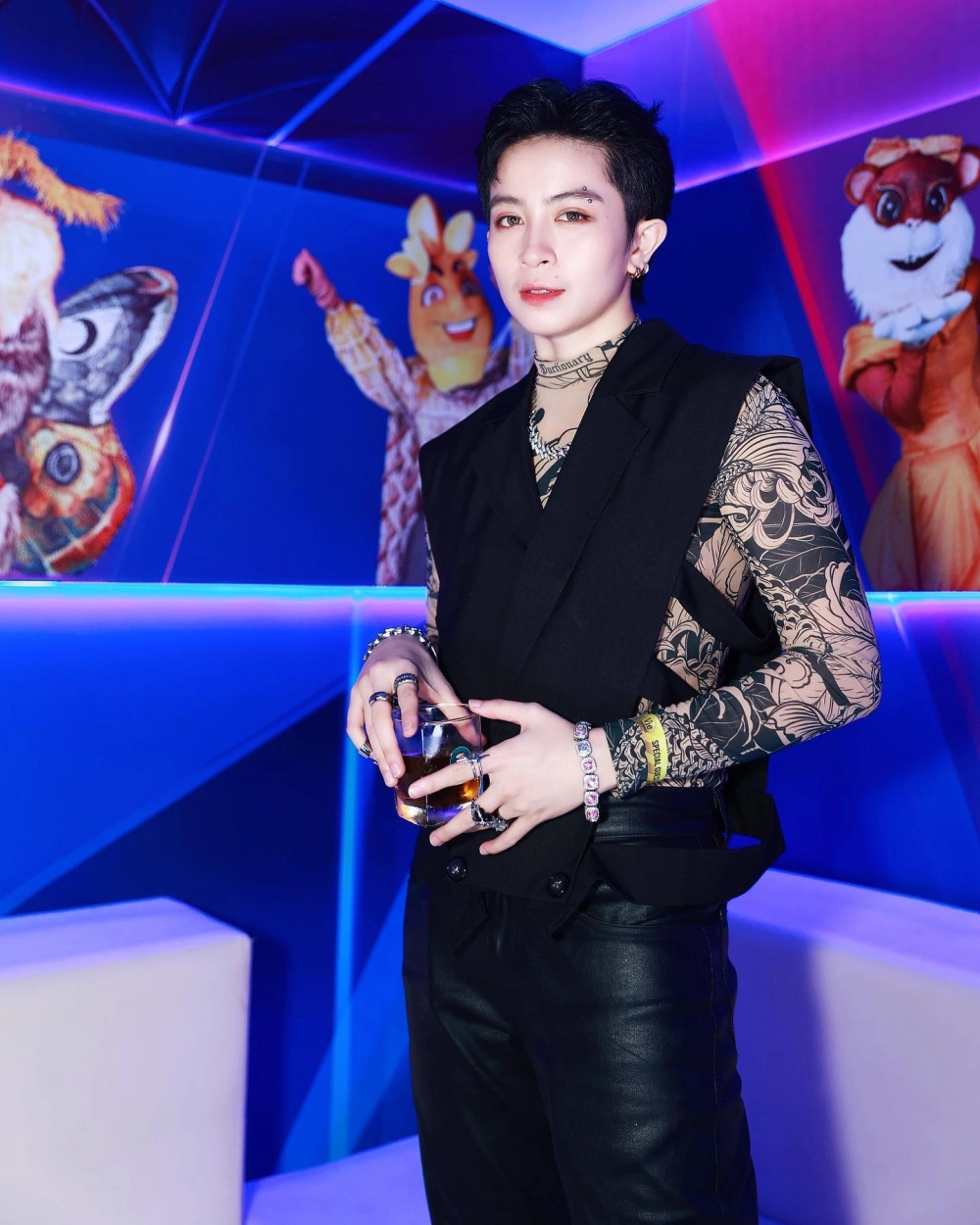 Ảnh thể hiện cảm xúc khi Gil Lê hát