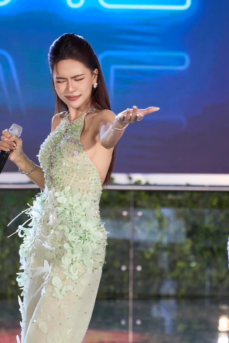 Ảnh hậu trường khi thu âm Dĩ vãng nhạt nhòa remake Hà Nhi