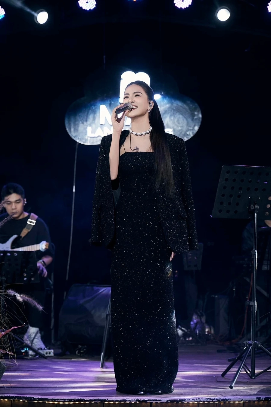 Ảnh gợi nhớ bản ballad da diết Từng cho nhau Hà Nhi