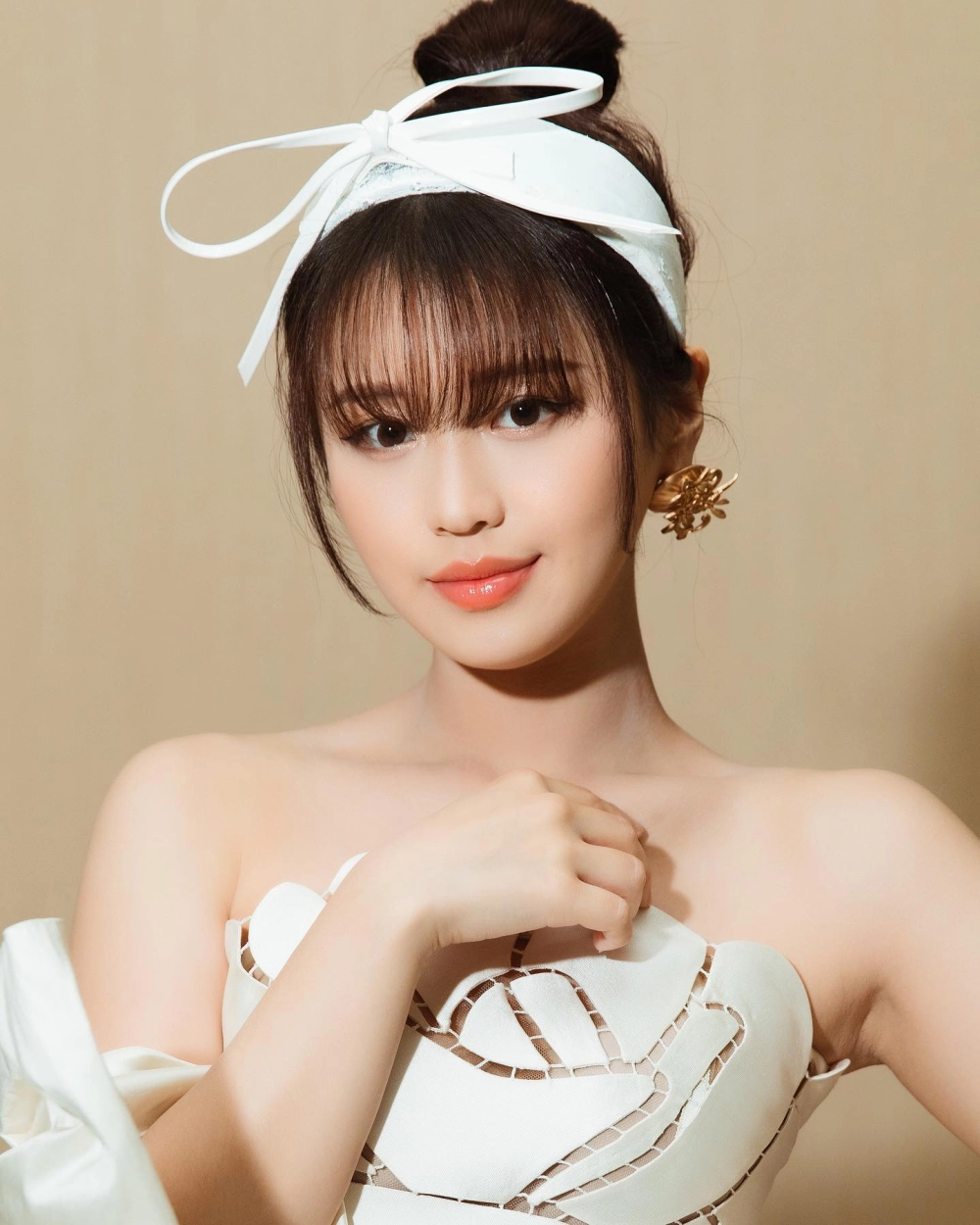 Ảnh toàn thân nổi bật vóc dáng của Han Sara chiều cao