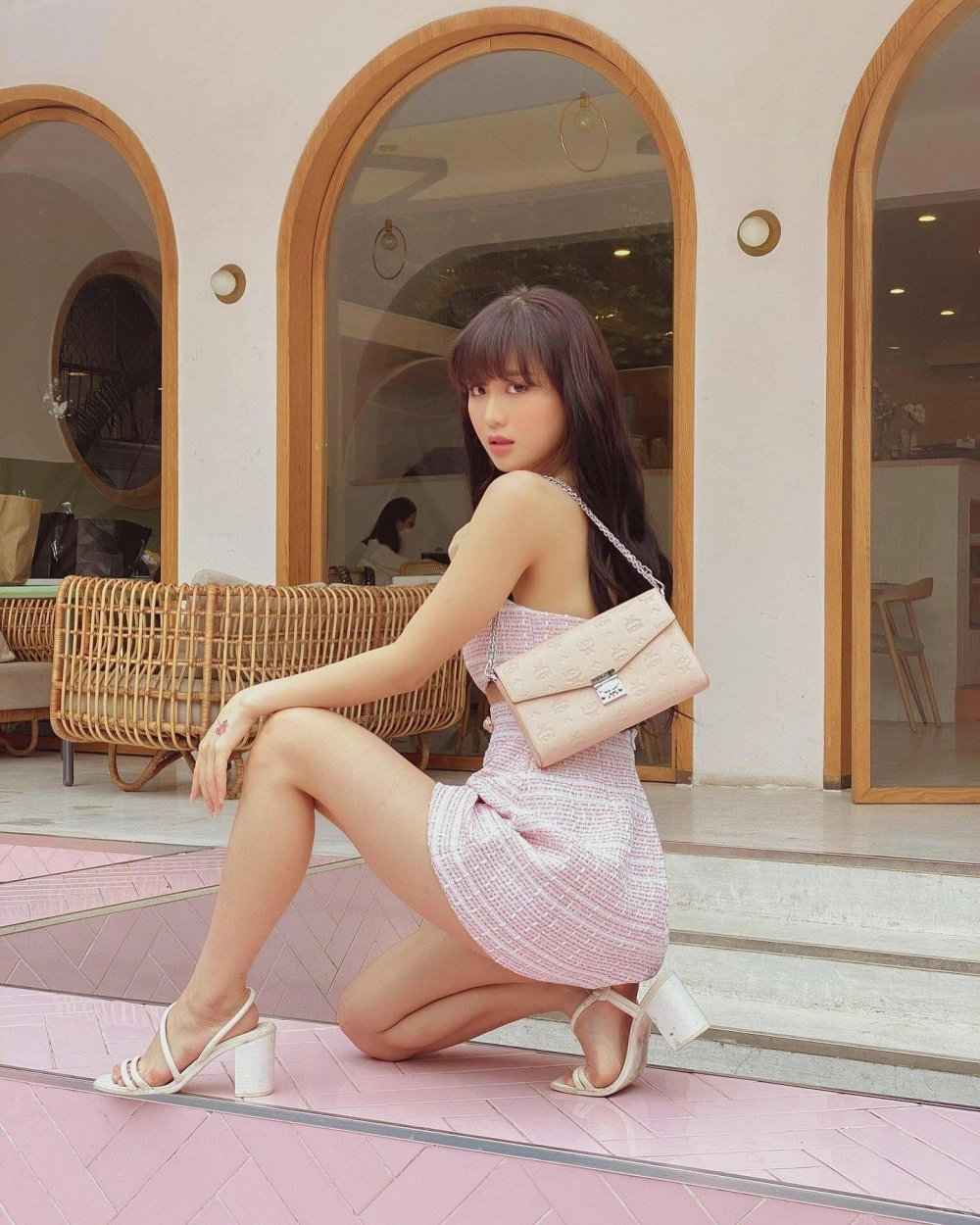 Nét đẹp lai khiến khán giả hỏi Han Sara người nước nào