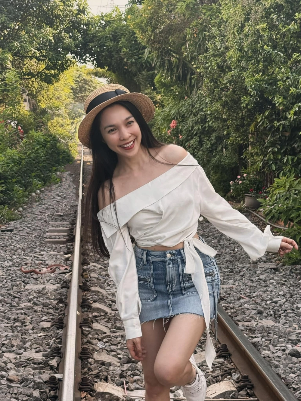 Tạo hình úa vàng trong lời bài hát Hiền Thục năm tháng vội vã