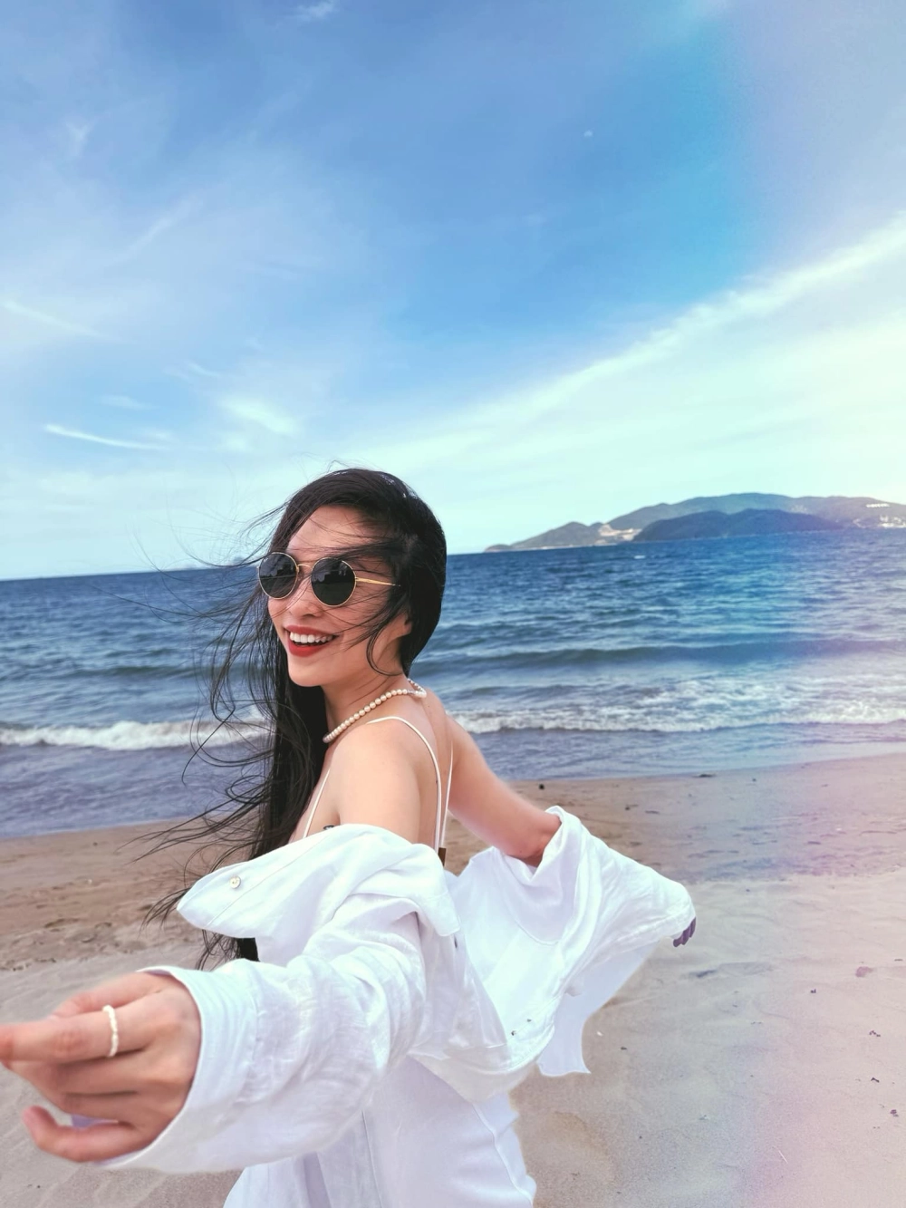 Thần thái sâu lắng trên sân khấu của ca sĩ Hiền Thục