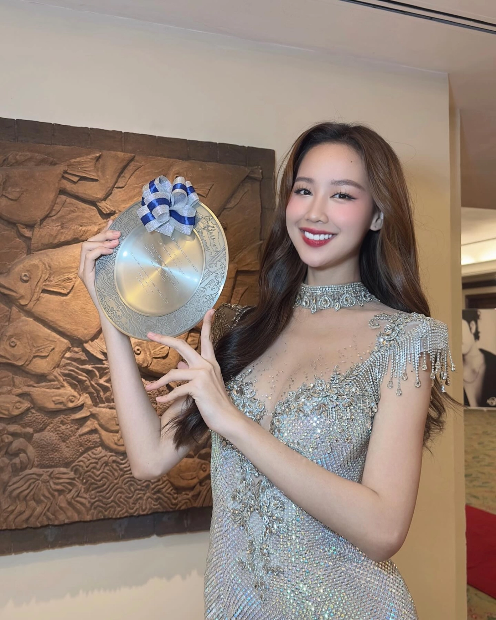 Khoảnh khắc hoa hậu Bảo Ngọc đăng quang gây xúc động