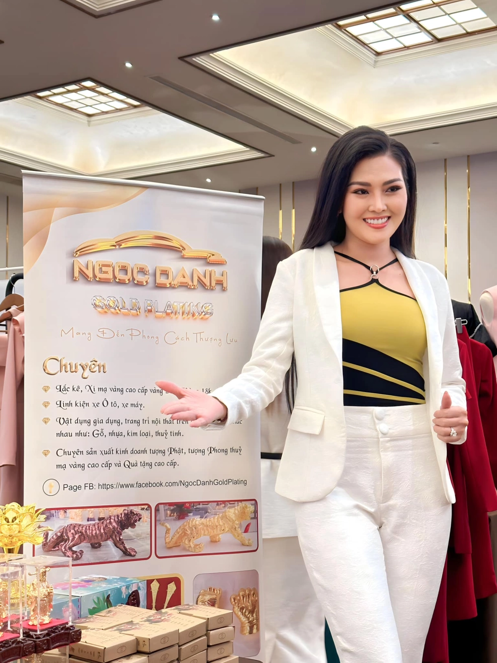 Vẻ đẹp dịu dàng của hoa hậu Kim Thoa mặc áo dài truyền thống