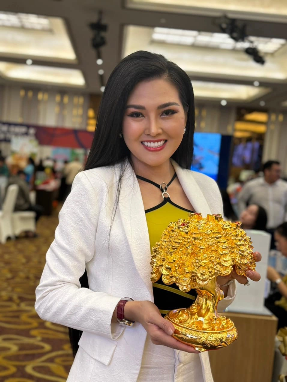 Tìm hiểu ca sĩ hoa hậu Kim Thoa bao nhiêu tuổi và sự nghiệp âm nhạc