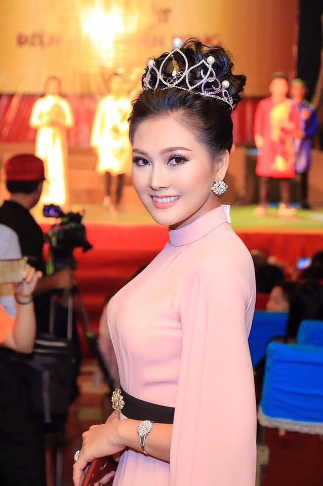 Thắc mắc về việc hoa hậu Kim Thoa có chồng chưa khiến fan tò mò