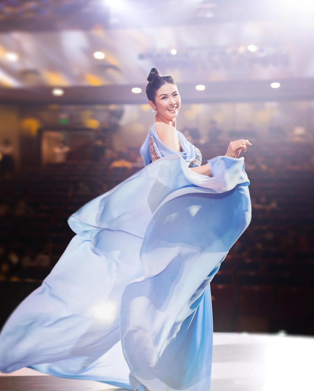 Nhan sắc nổi bật dù là á hậu Ngọc Hân hay hoa hậu