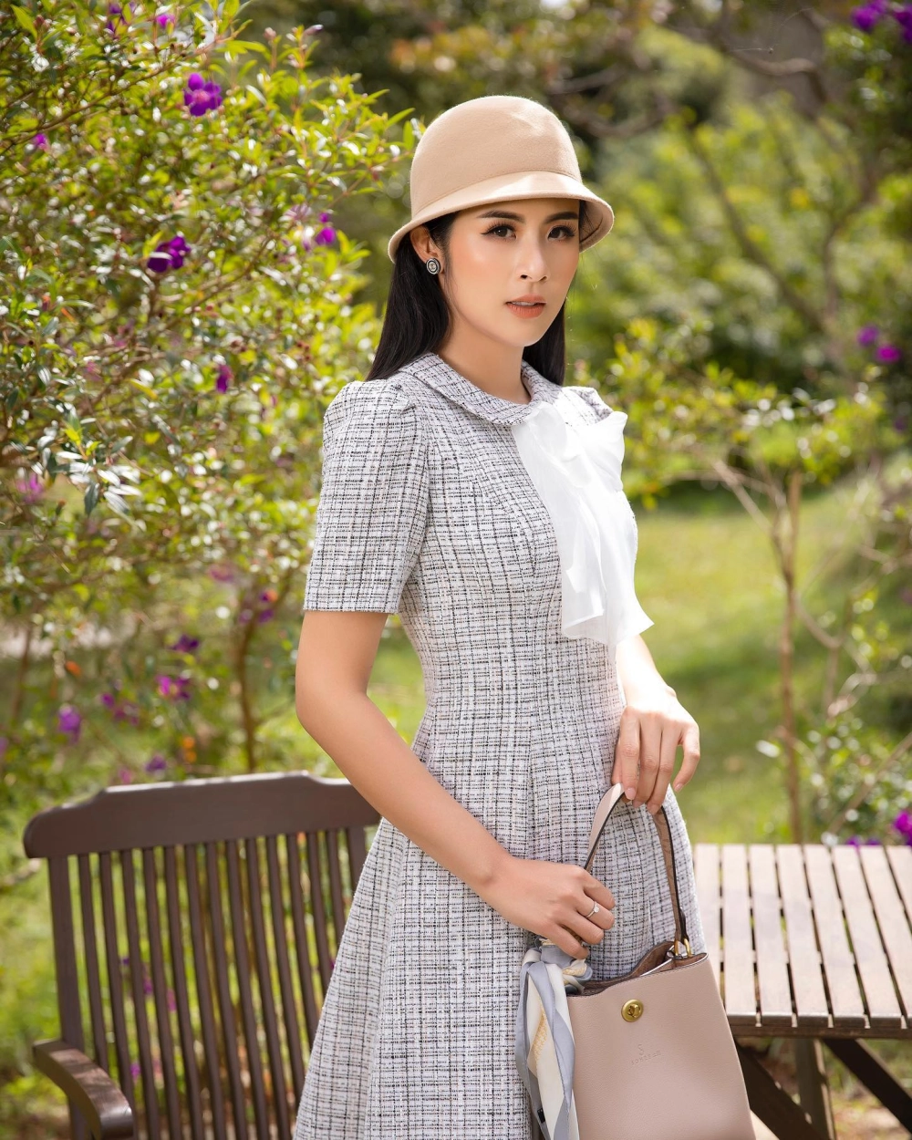 Vẻ đẹp thanh tao của hoa hậu Đặng Ngọc Hân