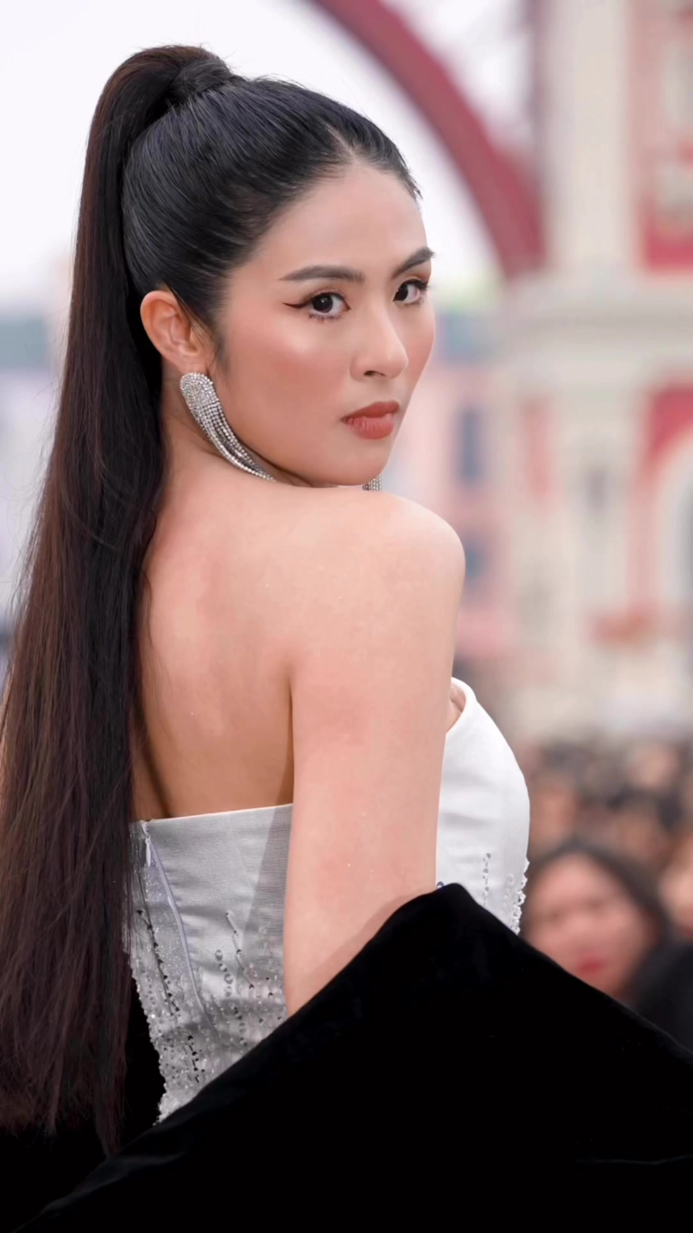 Sắc vóc nổi bật giúp hoa hậu Ngọc Han giữ vững phong độ