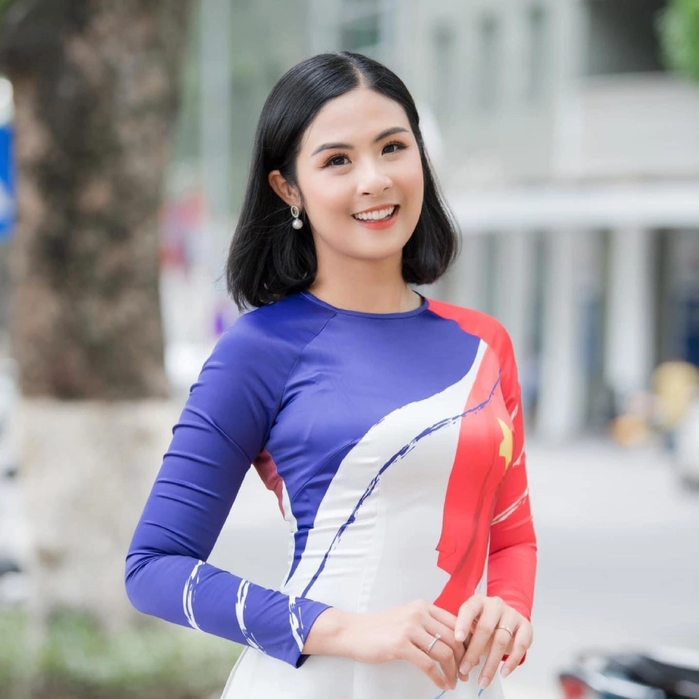 Ảnh áo dài truyền thống của Ngọc Hân hoa hậu cực thu hút