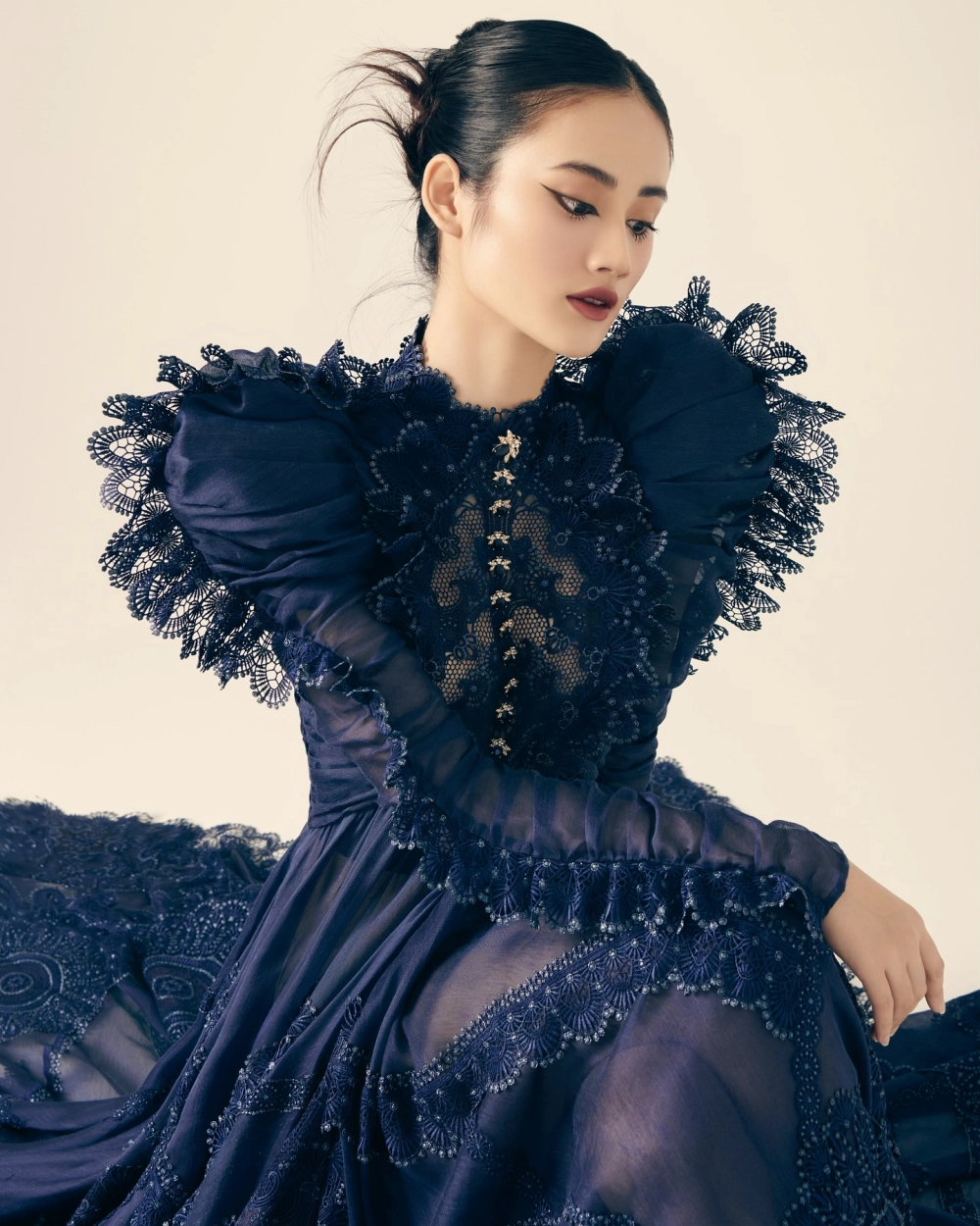 Tranh cãi xung quanh hoa hậu Ý Nhi phát ngôn gây bão mạng