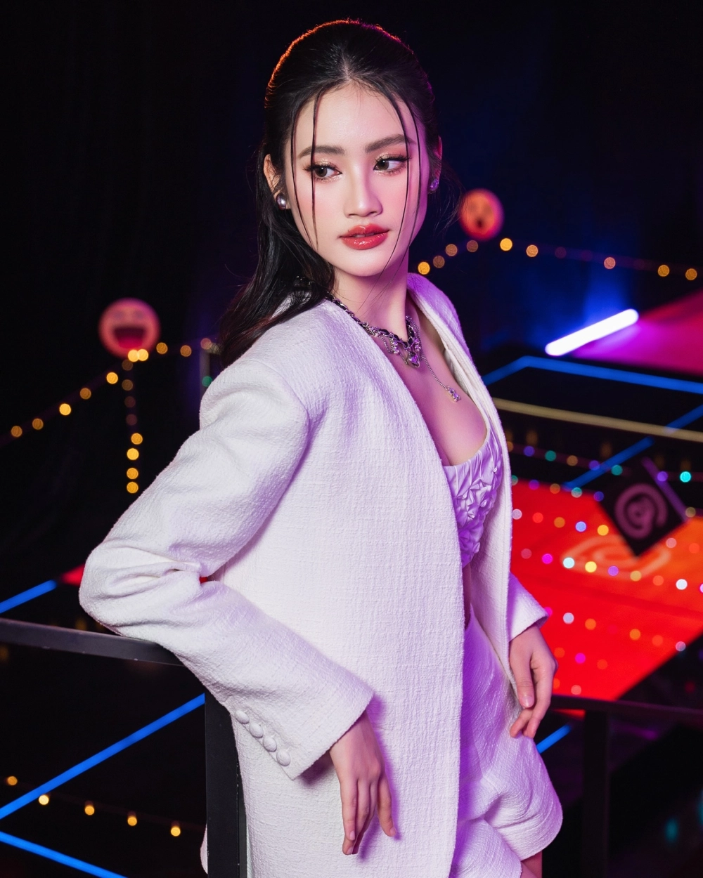 Thông tin chiều cao thật của hoa hậu Ý Nhi cao bao nhiêu gây tò mò