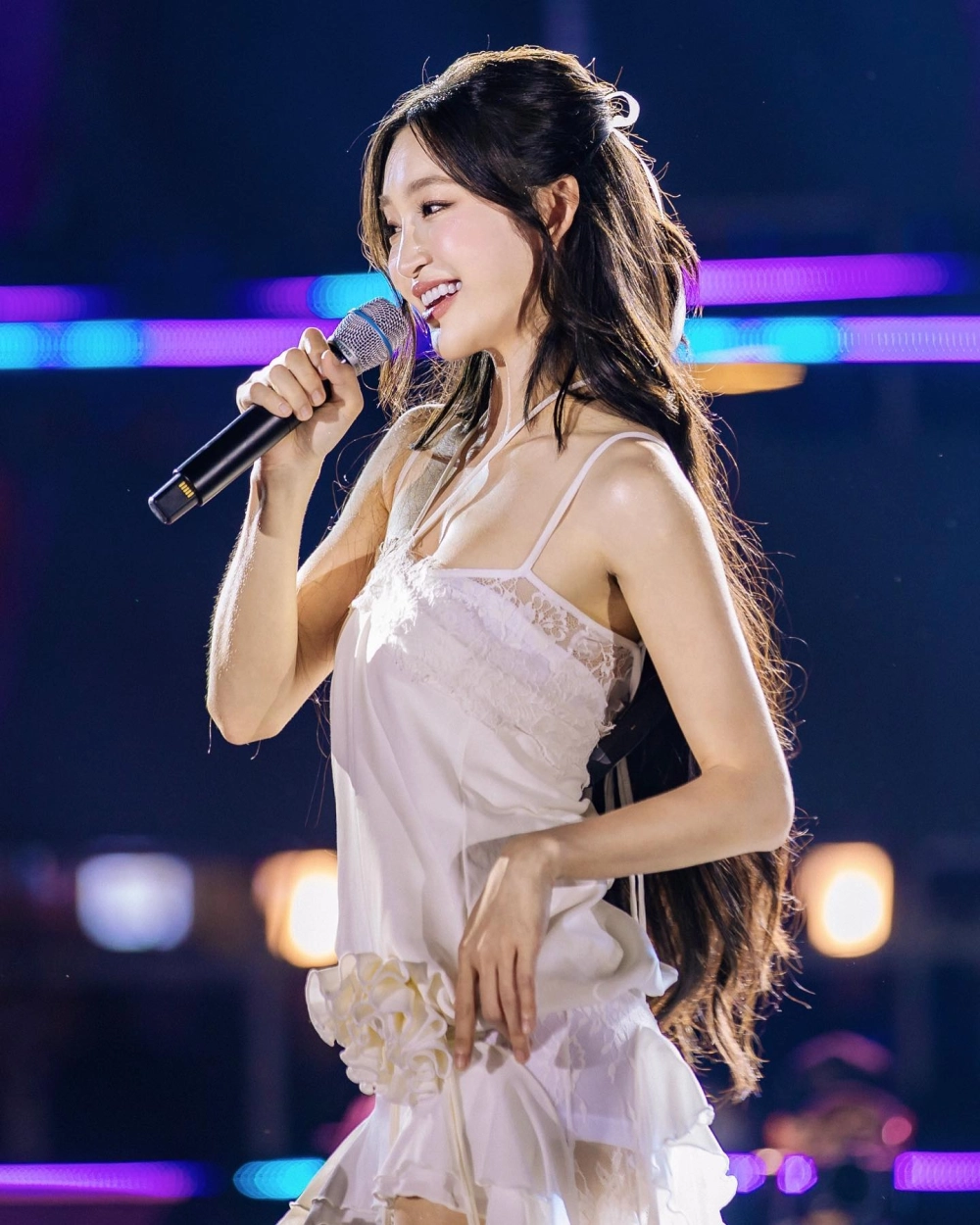 Nhan sắc trẻ trung khiến ai cũng hỏi Juky San sinh năm bao nhiêu