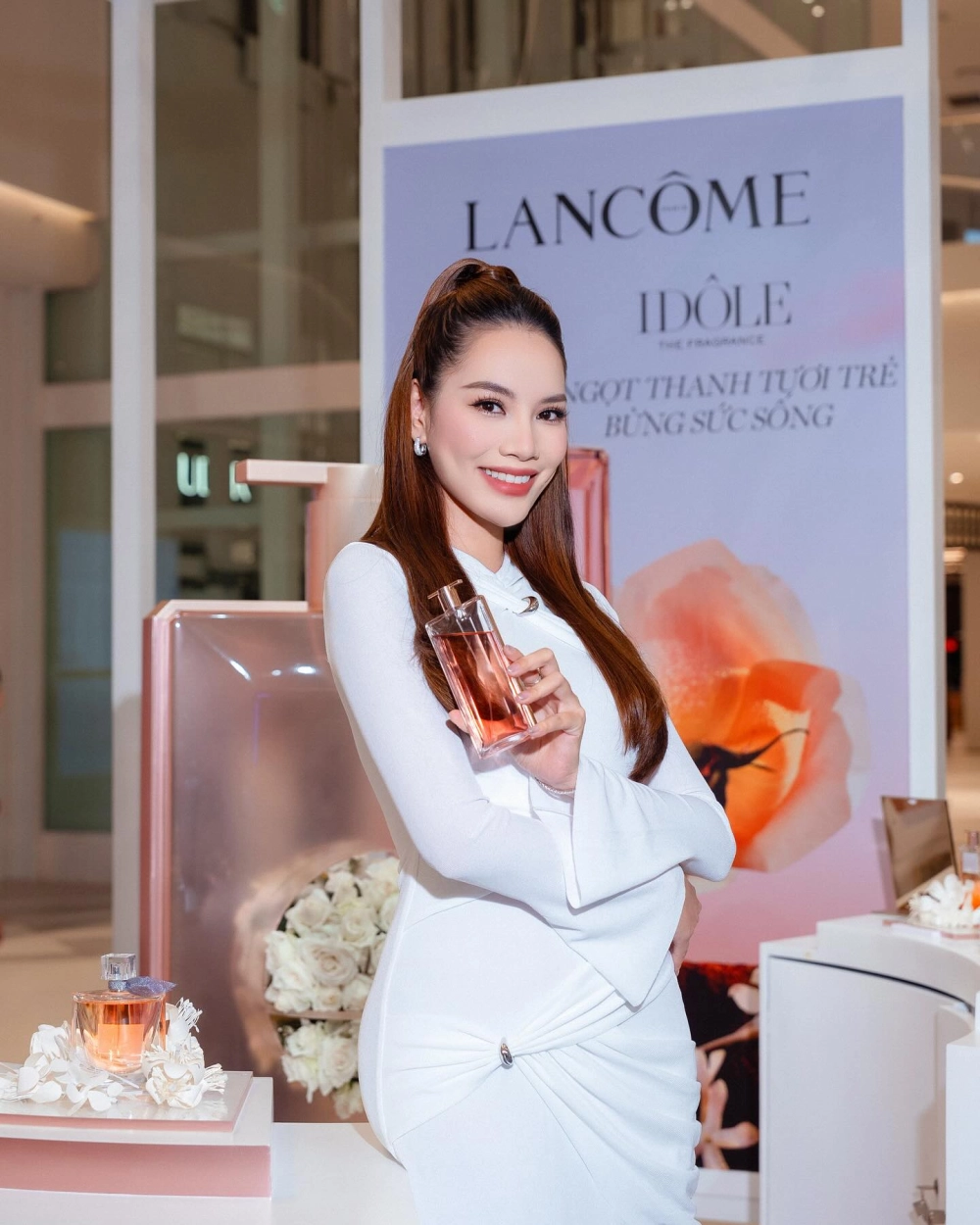 Ảnh hoa hậu Lê Hoàng Phương đời thường giản dị mà vẫn cuốn hút