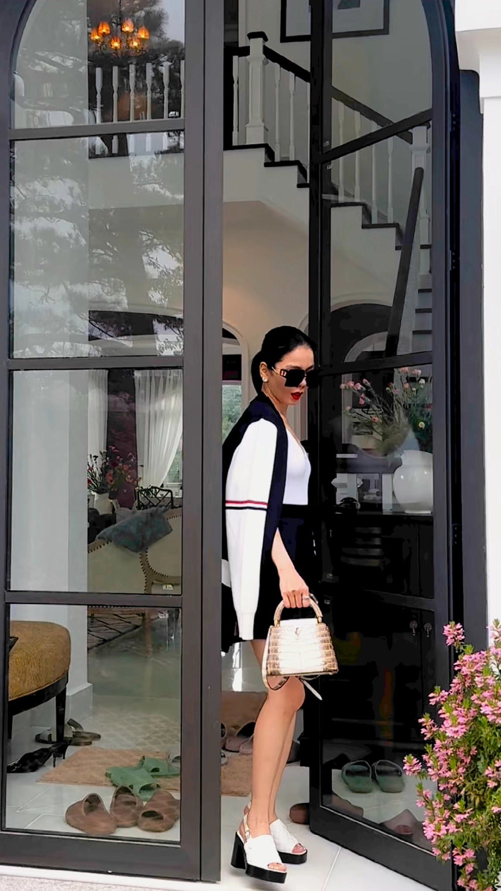 Ảnh buông bỏ nhẹ nhàng trong đoạn tuyệt Lệ Quyên